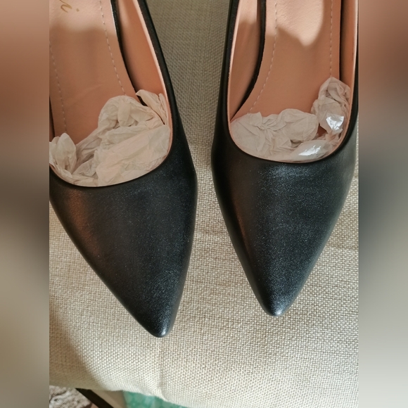 Black high heels - Picture 7 of 9